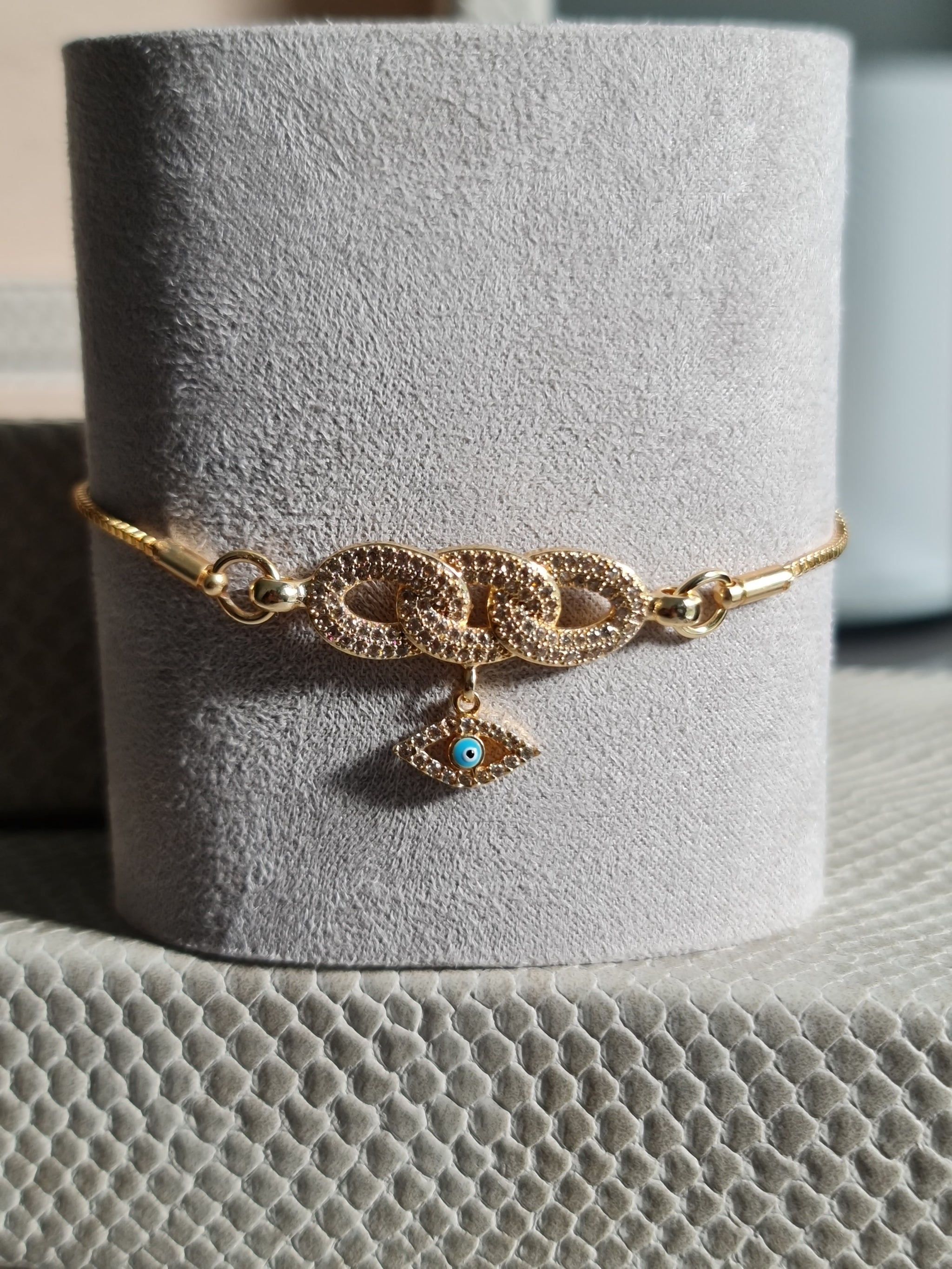 Gold chain bracelet with Blue Fatima eye Decor