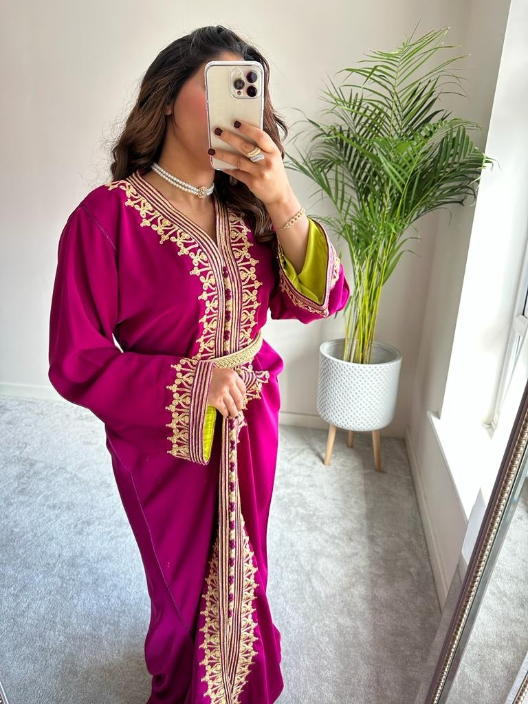 Kaftan Fes in Barbie Pink with Gold Embroidery
