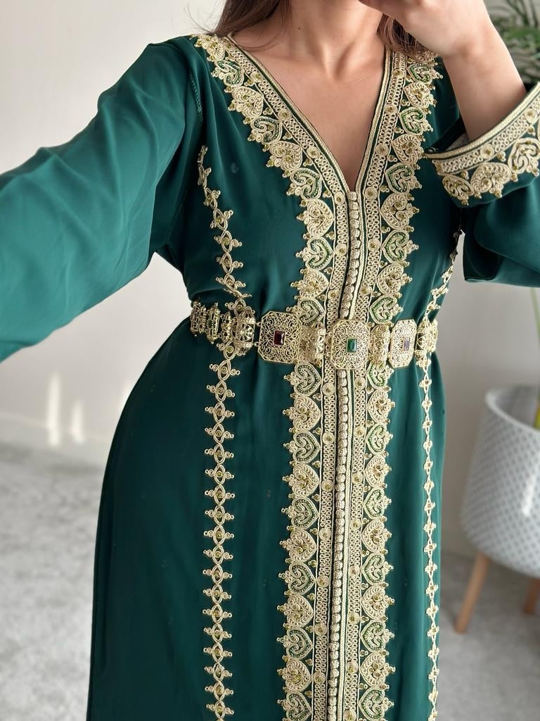 Kaftan Almas with matching crystals and gold detailing