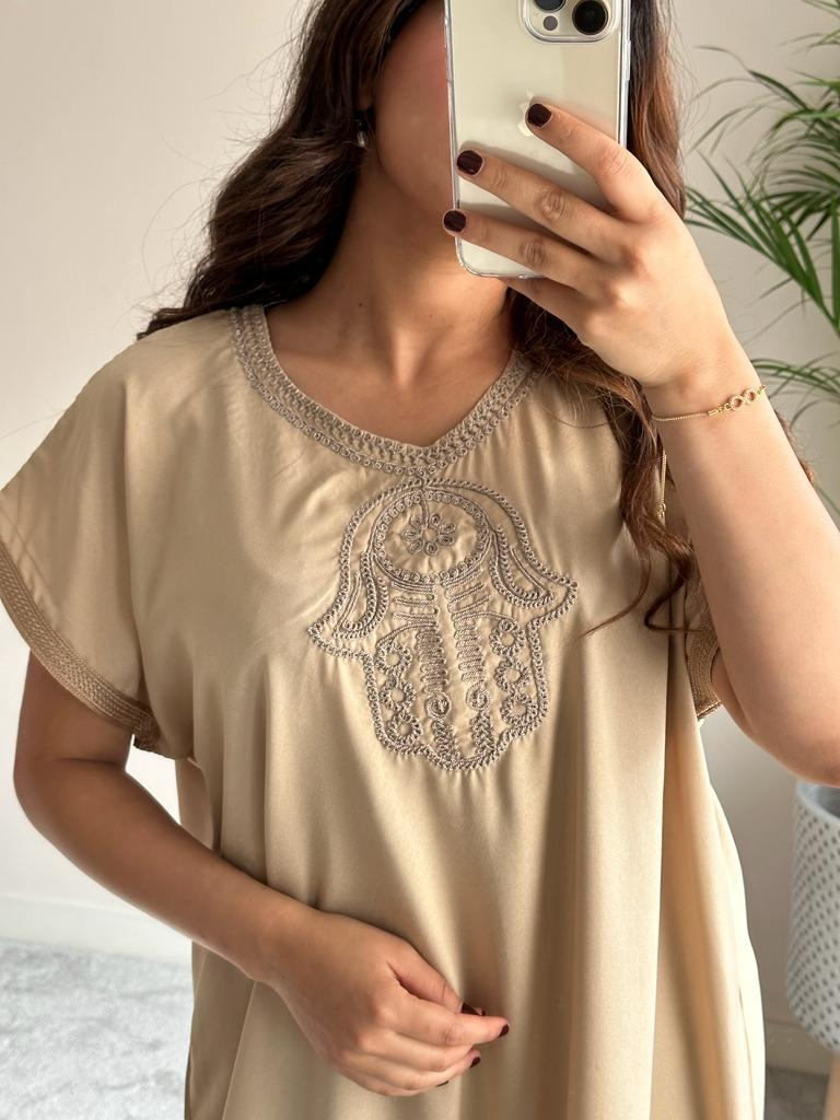 Khmissa Gandoura in Beige