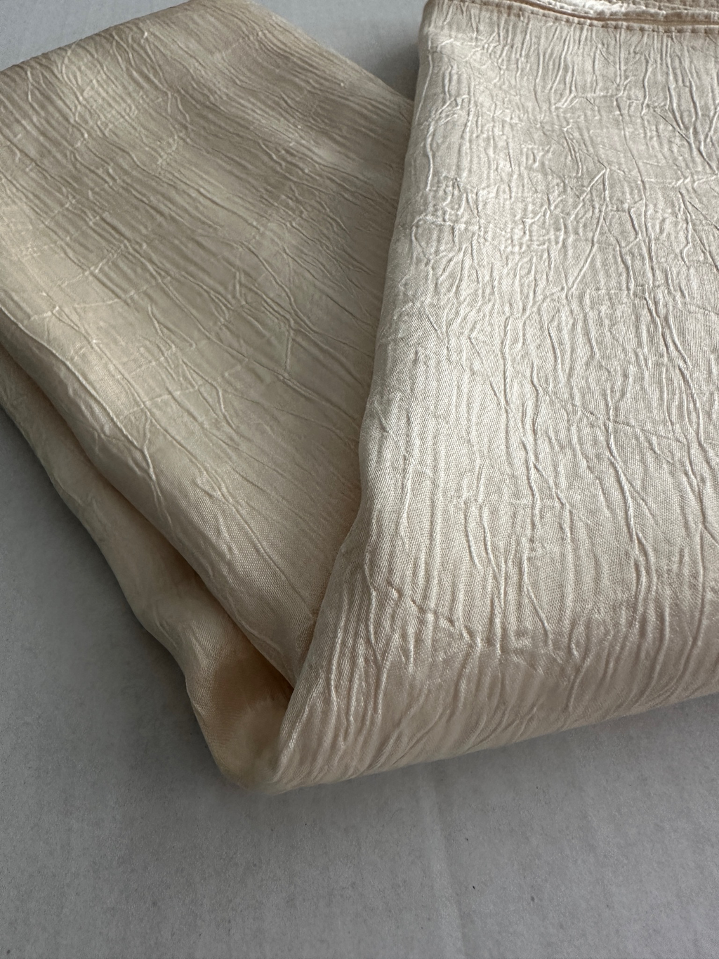 Crushed Satin scarf In Cream