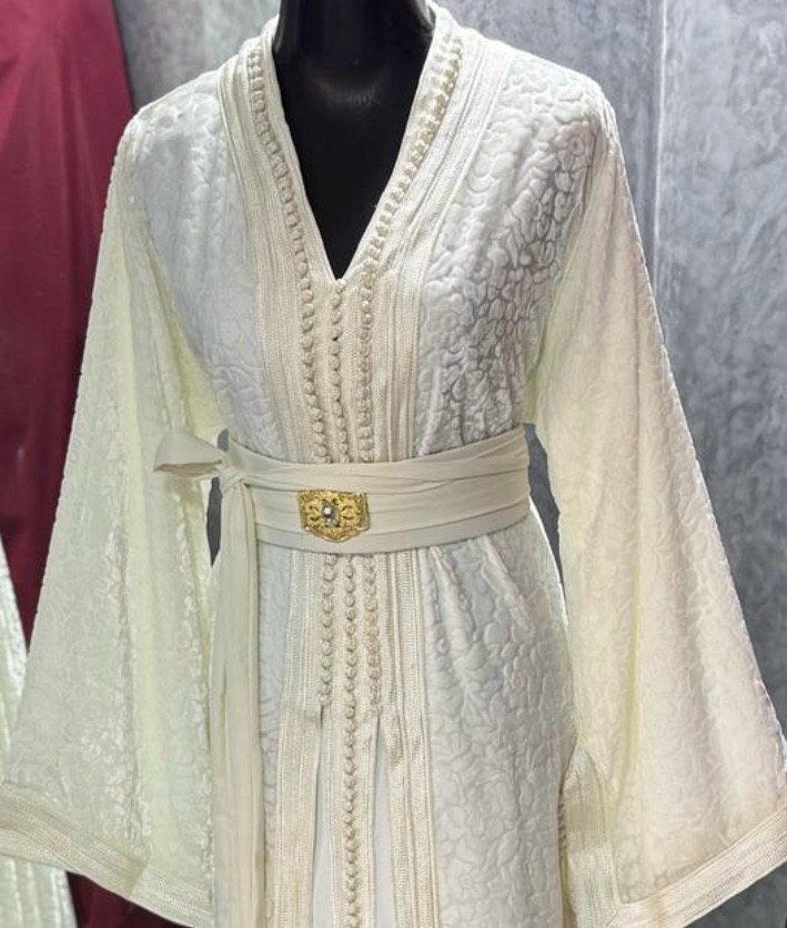 Takchita HUYAM In White